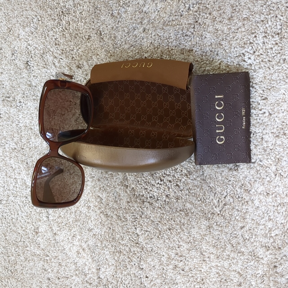 EUC Gucci Tortoise Shell Sun Glasses - Picture 2 of 11